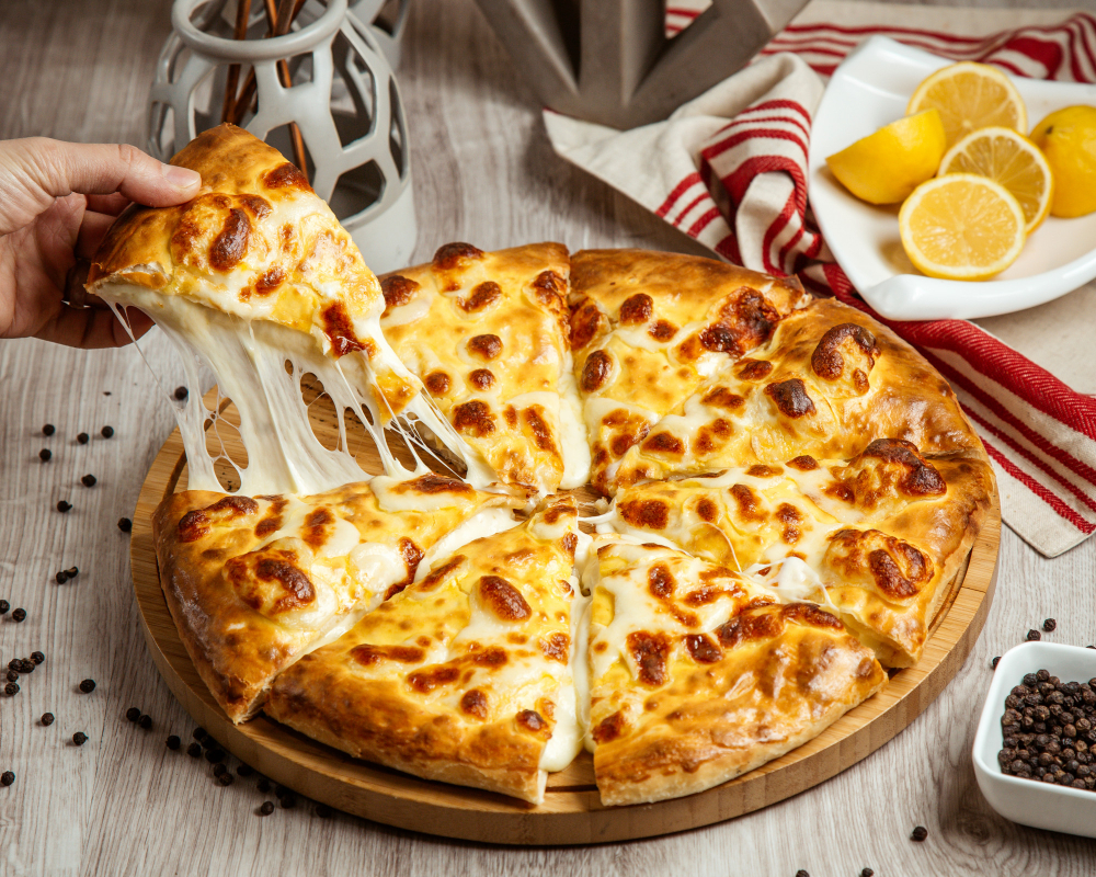 uma deliciosa pizza 4 Queijos